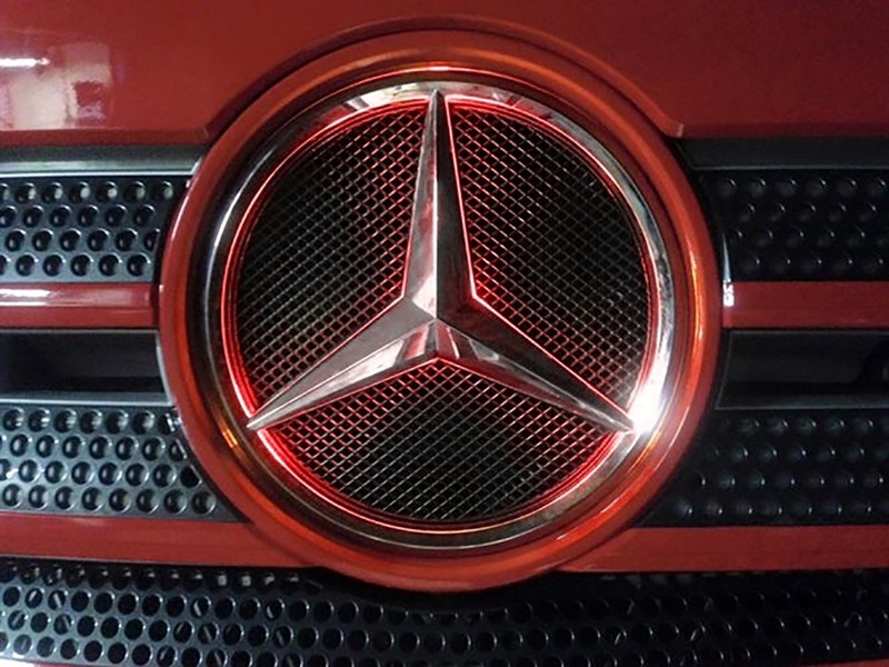 [A24621012] Émetteur d'étoiles Mercedes Actros rouge